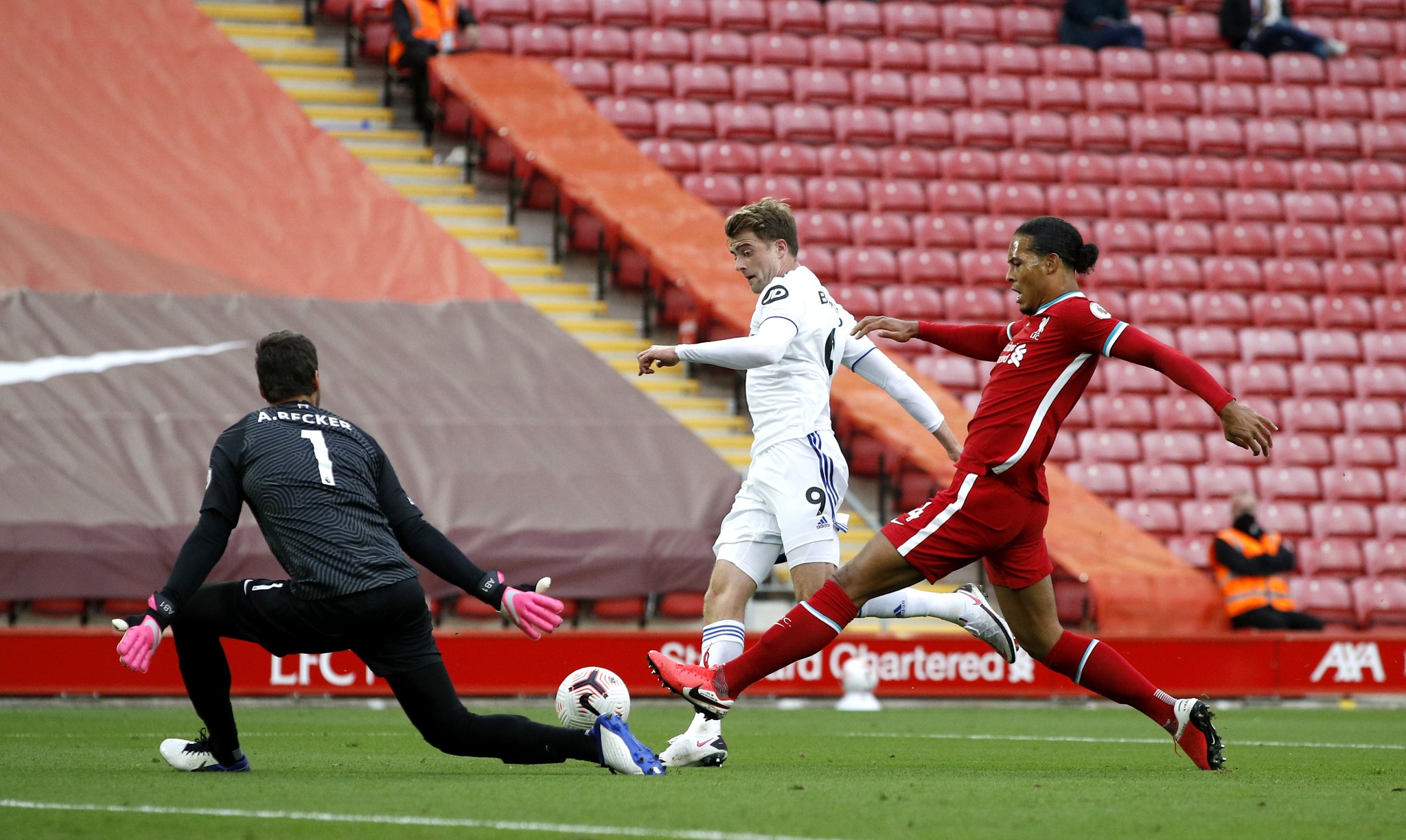 一名後衛 一名後衛